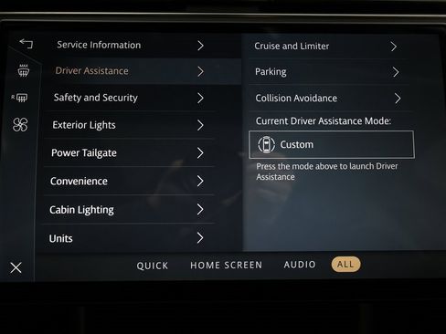 Used 2025 Land Rover Range Rover SE image 32