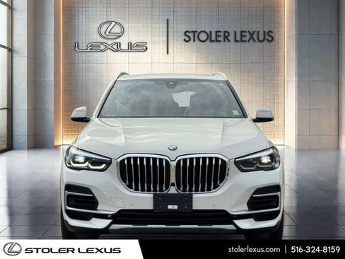 Used 2022 BMW X5 xDrive40i w/ Premium Package AWD/4WD image 2