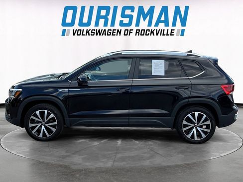 Used 2024 Volkswagen Taos SE FWD image 3
