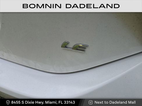 Used 2017 Toyota Corolla LE image 6