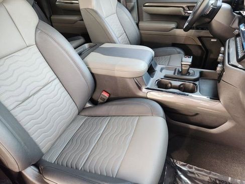 Used 2025 Chevrolet Silverado 1500 ZR2 w/ Technology Package image 19