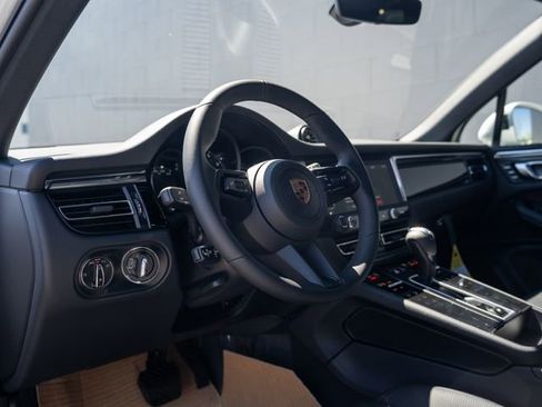 New 2026 Porsche Macan AWD/4WD image 4
