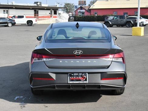 Used 2024 Hyundai Elantra SEL image 7