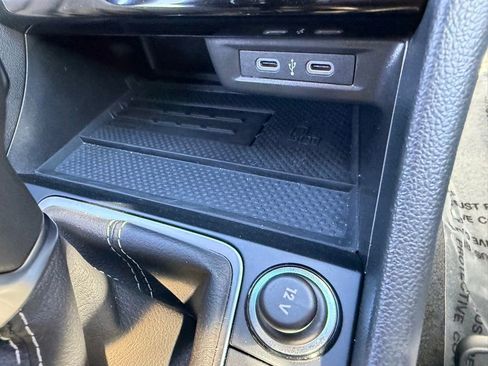 Certified 2025 Volkswagen Jetta SE w/ Black Wheel Package image 24