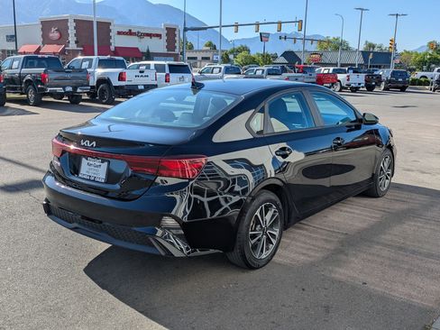 Used 2023 Kia Forte LXS w/ LXS Technology Package FWD image 3