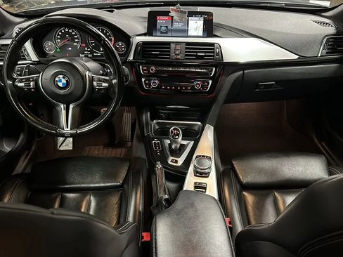 Used 2018 BMW M4 Convertible image 26