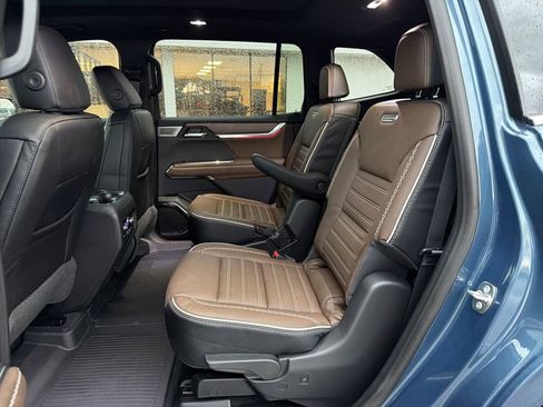 New 2026 GMC Acadia Denali Ultimate w/ LPO, Floor Liner Package AWD/4WD image 12