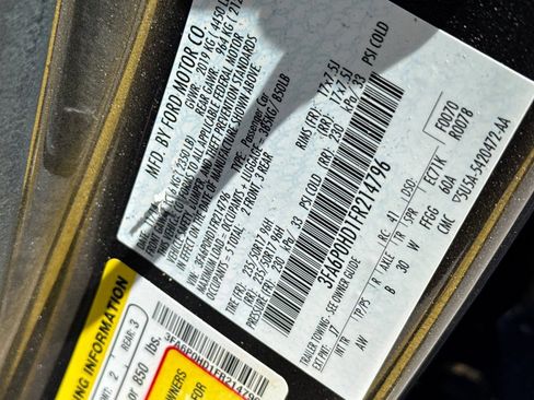 Used 2015 Ford Fusion SE FWD image 26