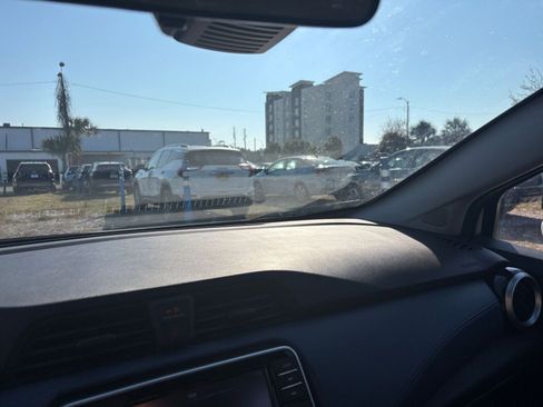 Used 2025 Nissan Versa SV image 35