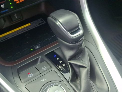 Used 2020 Toyota RAV4 Limited AWD/4WD image 16