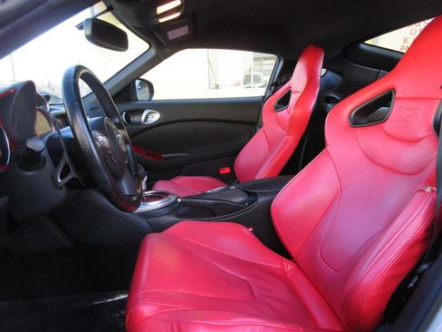 Used 2017 Nissan 370Z Touring image 17