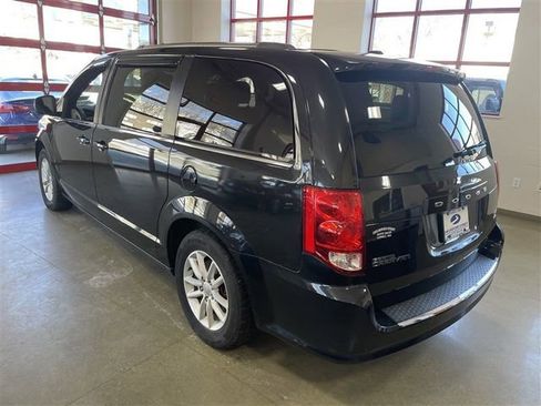 Used 2018 Dodge Grand Caravan SXT image 6