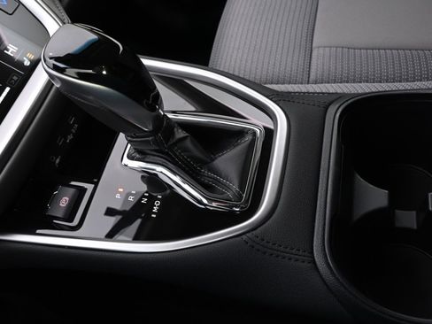 Used 2022 Subaru Outback Premium image 32