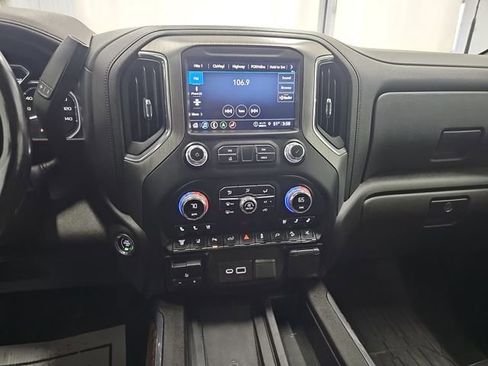 Used 2021 GMC Sierra 2500 Denali w/ Denali Ultimate Package AWD/4WD image 17