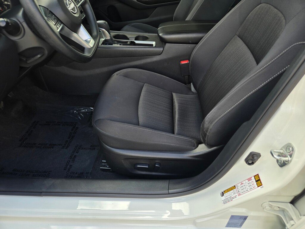 Used 2025 Nissan Altima 2.5 SV FWD image 21