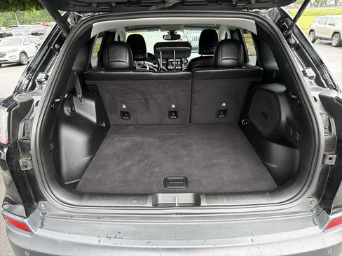Used 2019 Jeep Cherokee Limited AWD/4WD image 4