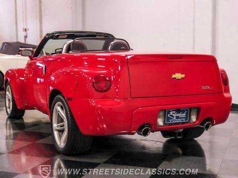 Used 2004 Chevrolet SSR w/ Preferred Equipment Group image 9