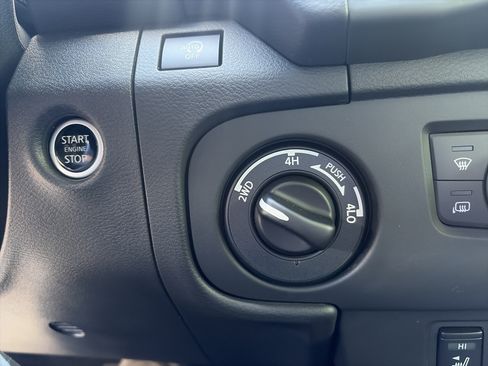 Used 2025 Nissan Frontier PRO-4X w/ Pro Convenience Package AWD/4WD image 36