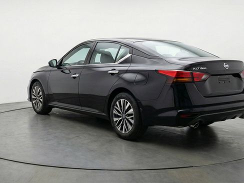 Used 2025 Nissan Altima 2.5 SV FWD image 6