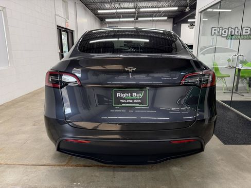 Used 2024 Tesla Model Y Long Range AWD/4WD image 5