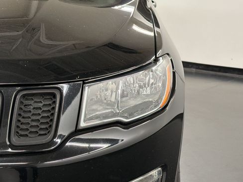 Used 2017 Jeep Compass Latitude w/ Safe & Security Group FWD image 11