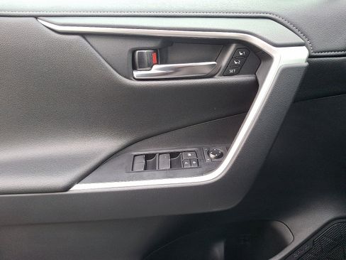 Used 2020 Toyota RAV4 Limited image 10
