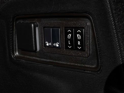 Used 2024 Cadillac Escalade Premium Luxury image 35