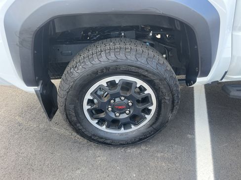 Certified 2024 Toyota Tacoma TRD Off-Road image 11