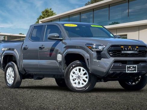 Used 2025 Toyota Tacoma SR5 AWD/4WD image 2