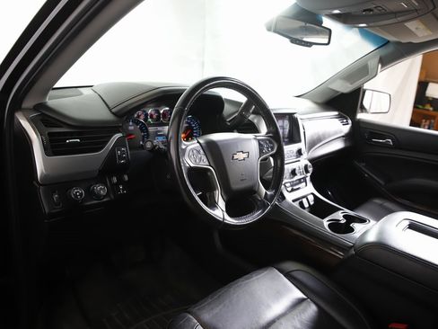 Used 2018 Chevrolet Suburban LT image 13