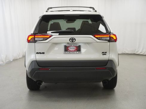 Used 2022 Toyota RAV4 XLE Premium image 11