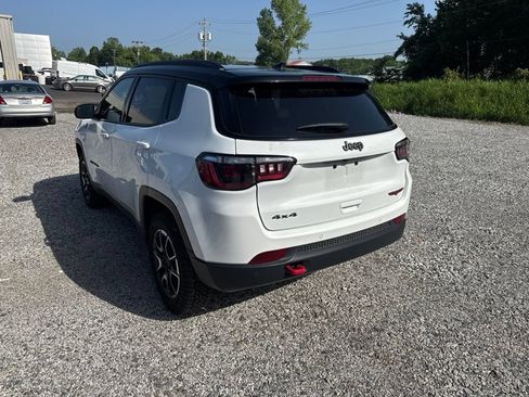 Used 2025 Jeep Compass Trailhawk AWD/4WD image 4