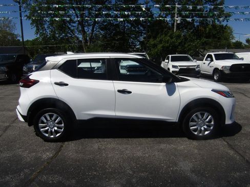Used 2024 Nissan Kicks S FWD image 9
