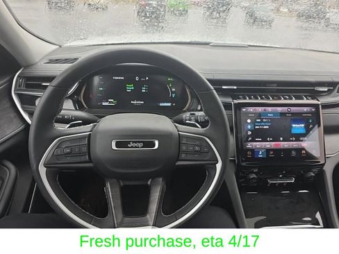 Used 2022 Jeep Grand Cherokee Limited 4xe image 7