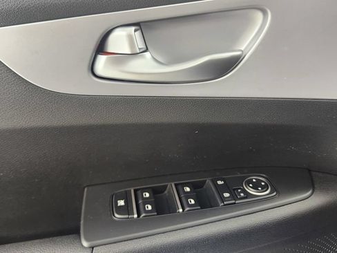 Used 2023 Kia Forte LXS w/ LXS Technology Package FWD image 17