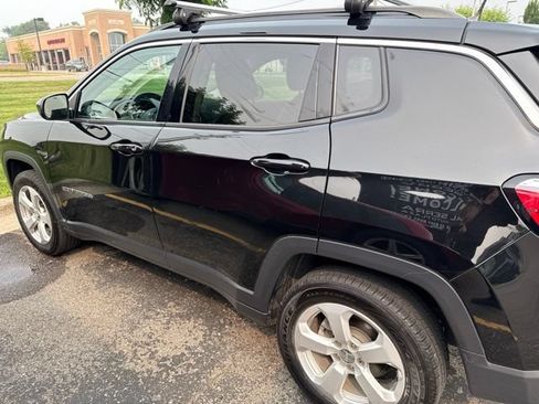 Used 2018 Jeep Compass Latitude w/ Popular Equipment Group AWD/4WD image 2