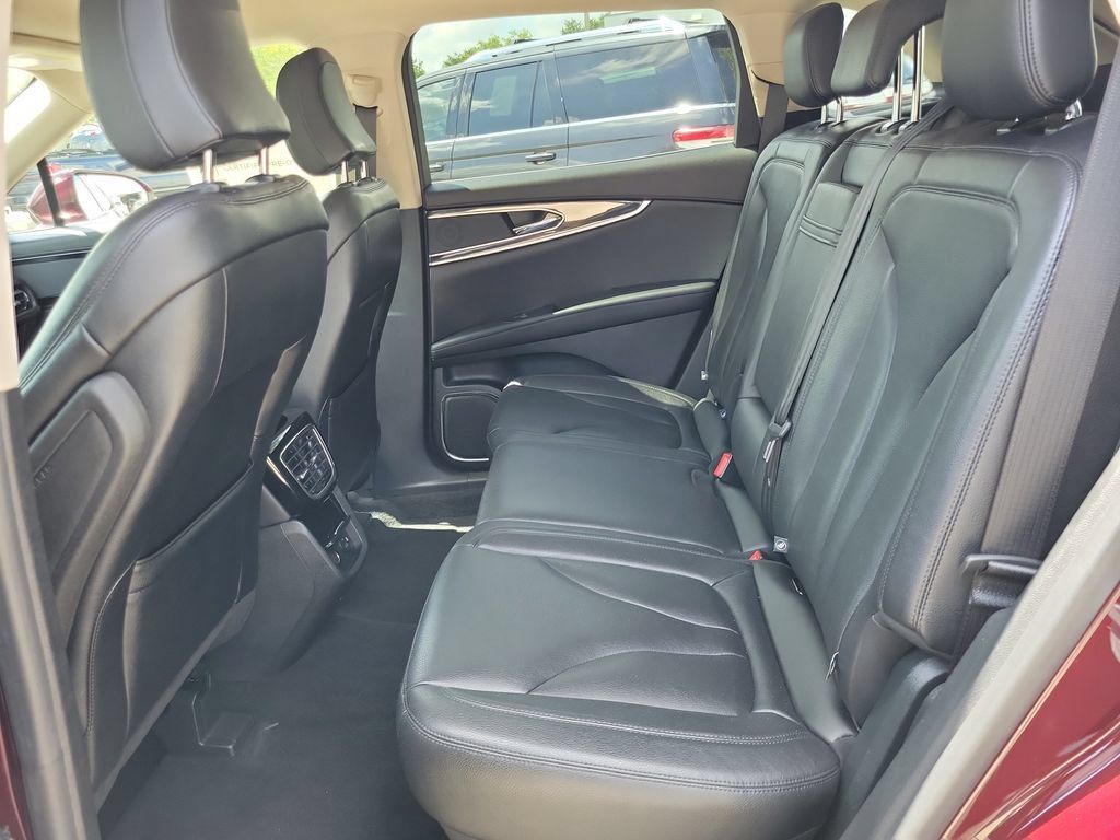 Used 2022 Lincoln Nautilus FWD w/ Premium Package image 8