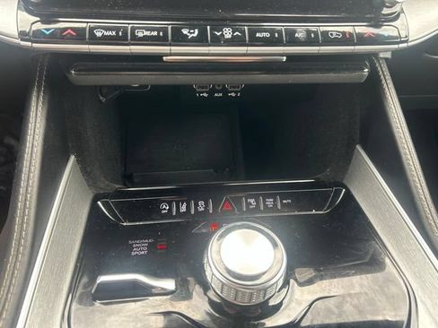 Used 2025 Jeep Wagoneer L Series II w/ 8-pass Seating Package AWD/4WD image 31