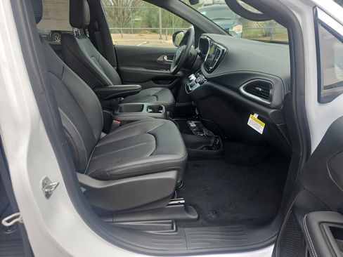 New 2026 Chrysler Pacifica Select image 19