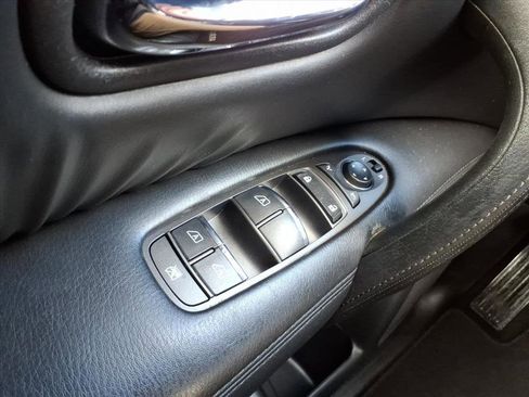 Used 2023 Nissan Armada SL w/ Captain's Chairs Package image 27