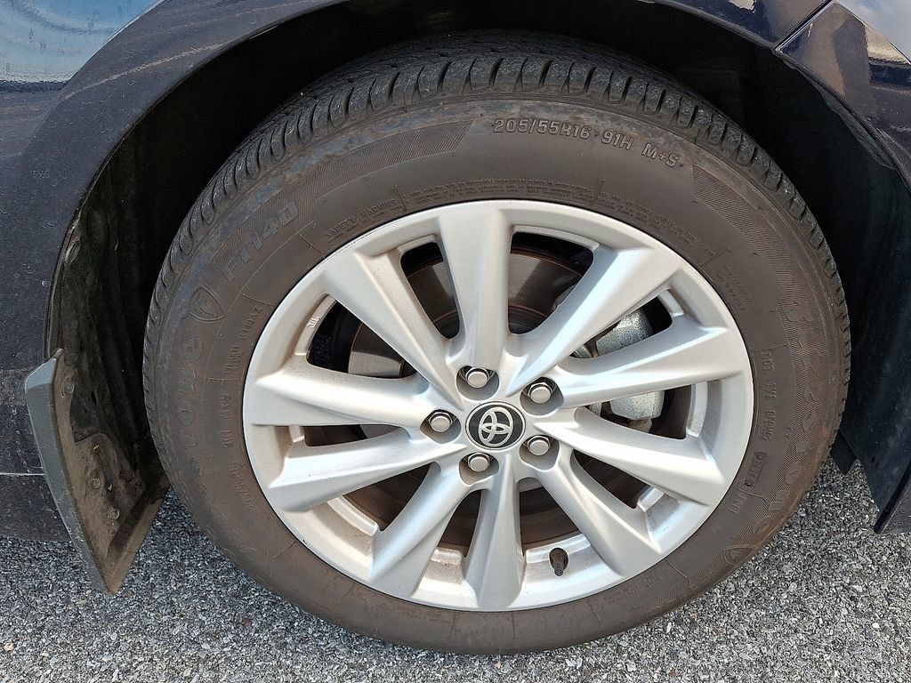 Used 2025 Toyota Corolla LE w/ LE Premium Package FWD image 9