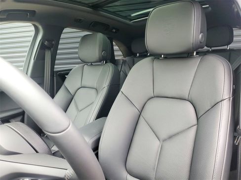 Used 2025 Porsche Macan Turbo image 5