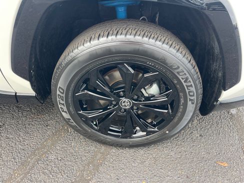 Used 2022 Toyota RAV4 SE image 22