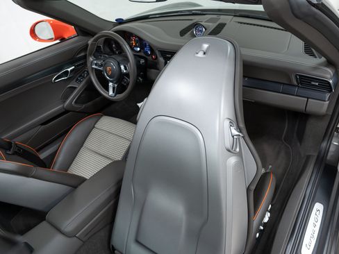 Certified 2018 Porsche 911 Targa 4 GTS AWD/4WD image 38