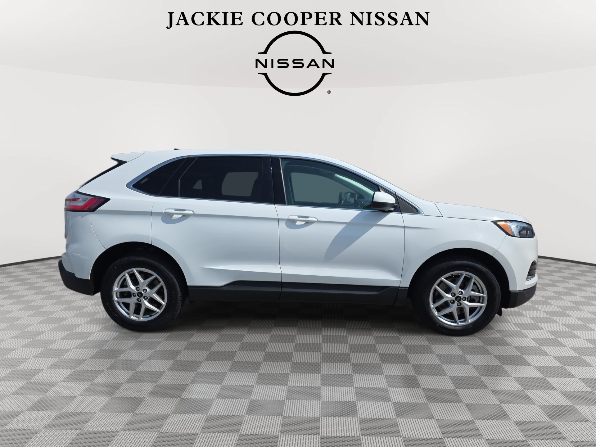 Used 2023 Ford Edge SEL AWD/4WD image 4