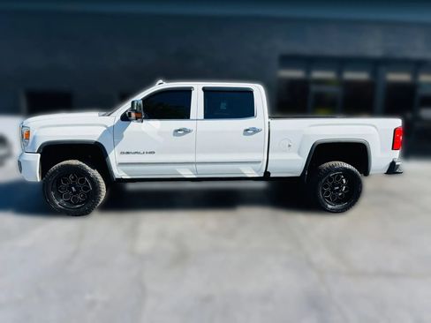 Used 2016 GMC Sierra 2500 Denali w/ Duramax Plus Package AWD/4WD image 2