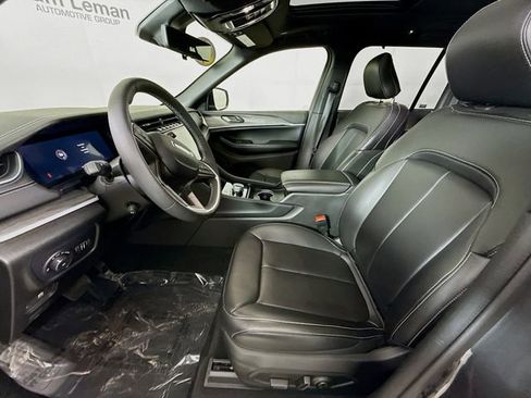 Used 2025 Jeep Grand Cherokee Limited w/ Luxury Tech Group II image 21