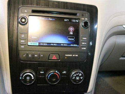 Used 2017 Chevrolet Traverse LT FWD image 25