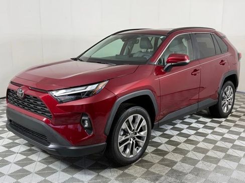 Used 2022 Toyota RAV4 XLE Premium image 3