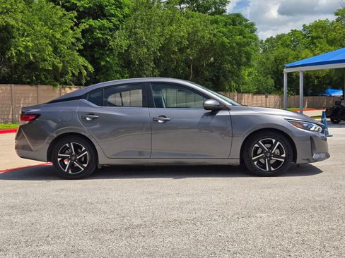 Used 2024 Nissan Sentra SV FWD image 2